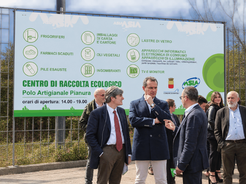 Isola ecologica di Pianura e amministrazione comunale de Magistris